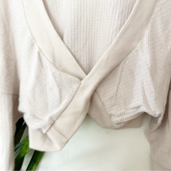 Fashion Nova Waffle Knit Crop Top Beige Open Back Long Sleeves Pullover Size XS - Picture 6 of 6